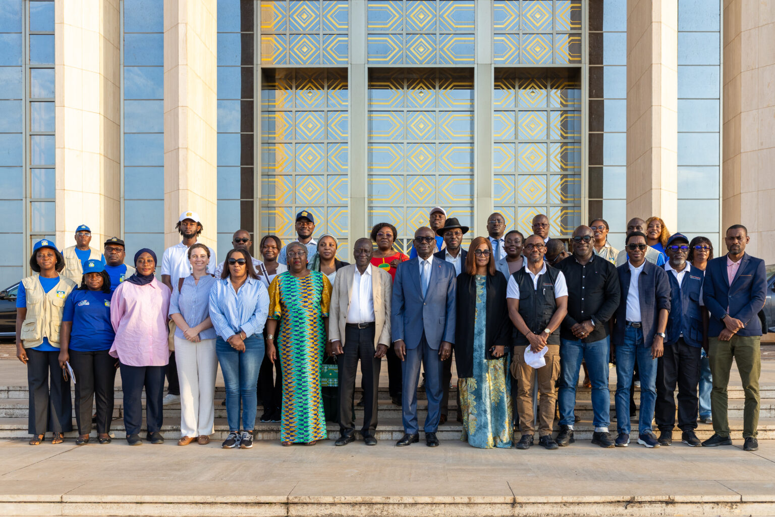 Photo de groupe des participants à une rencontre du BCP-EMPLOI